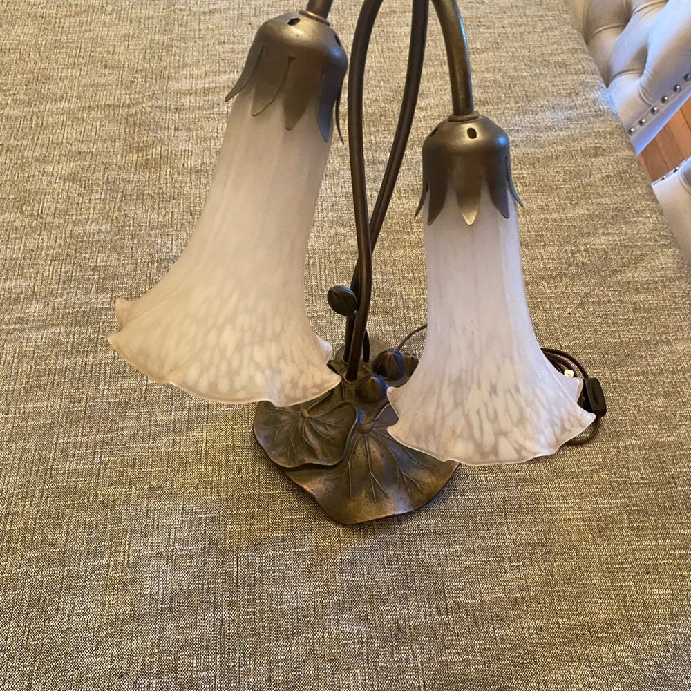 Vintage Metal Lily Pad Table Lamp with 2 white Lily glass globe shades
